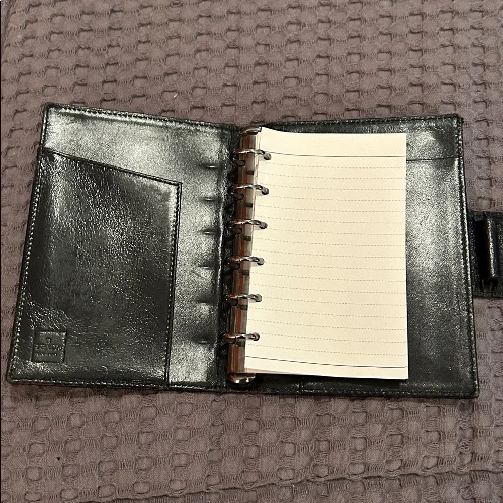 Fendi Black Card Holder with Silver Logo
Agenda Book / Passport Holder - Picture 3 of 10